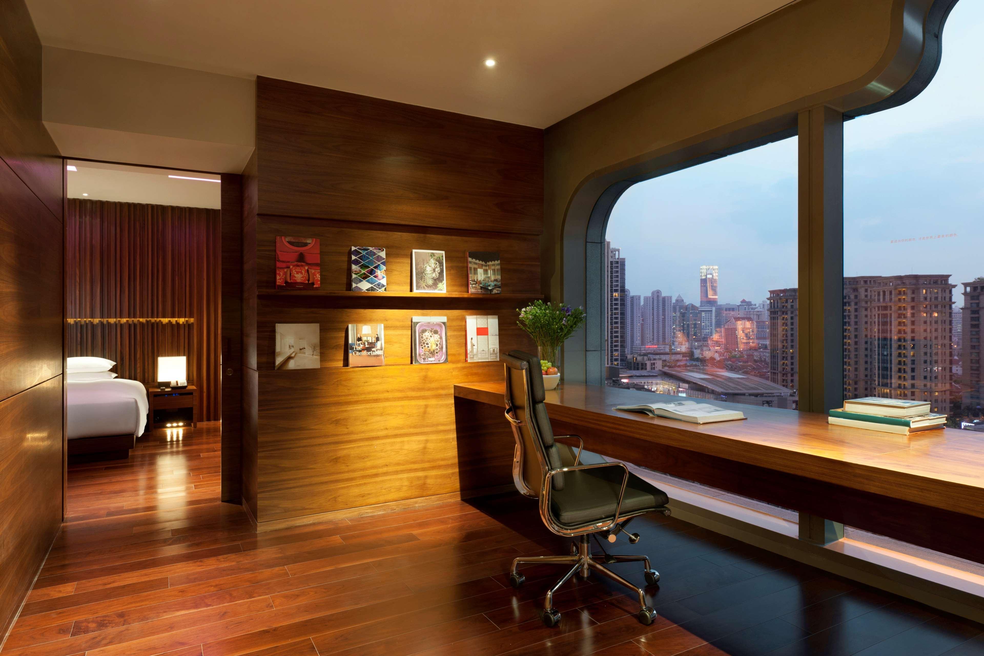 Andaz Xintiandi Shanghai-Free Minibar & Lounge Happy Hour Room photo